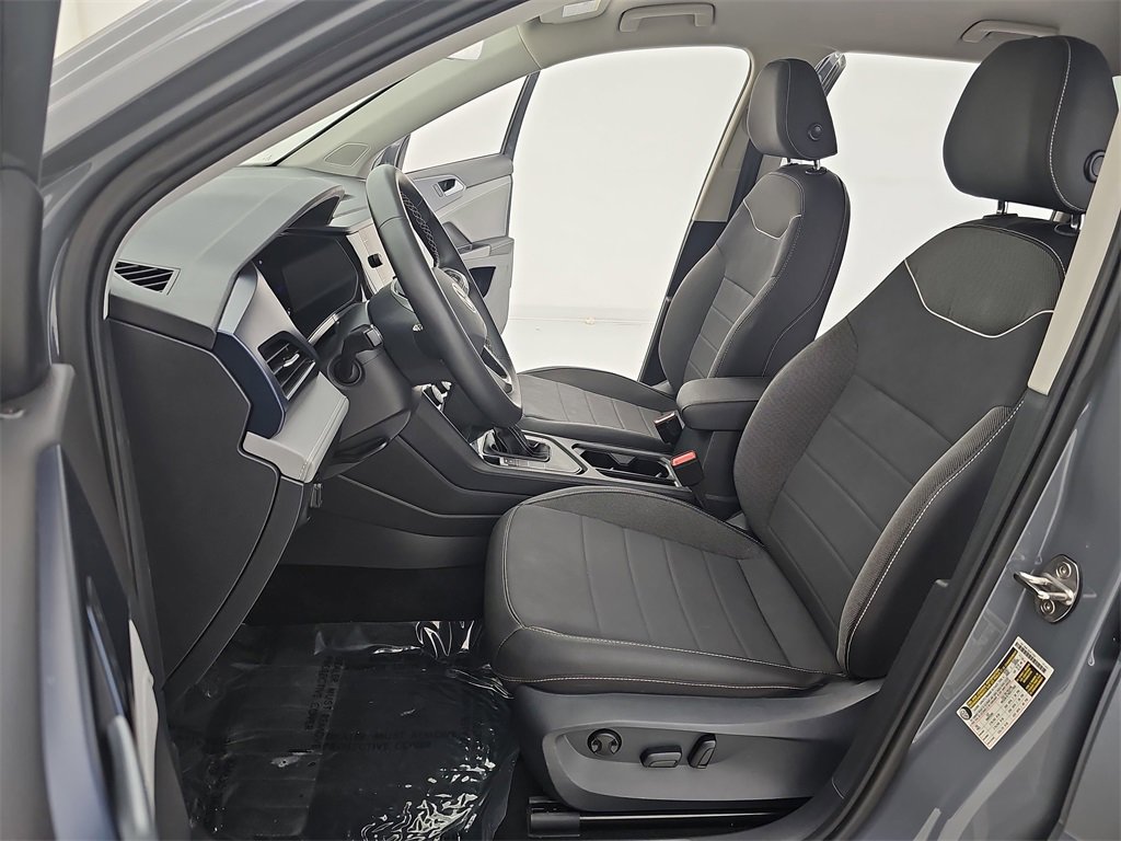 Used 2024 Volkswagen Taos SE image 23