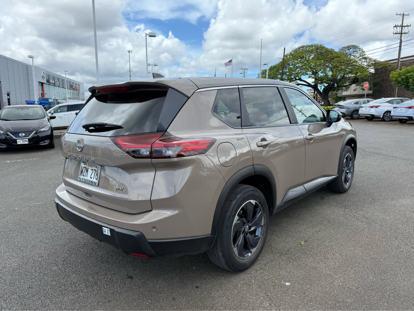 Used 2024 Nissan Rogue SV FWD image 3