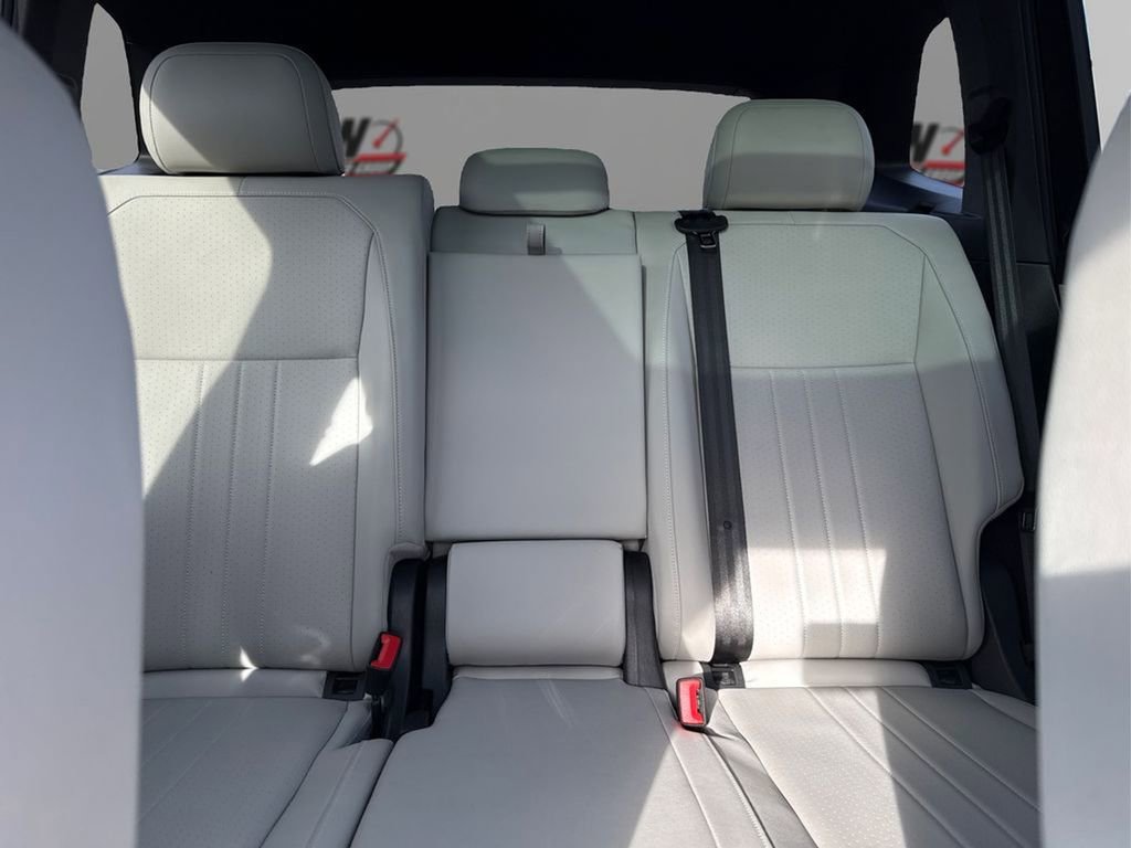 Used 2023 Volkswagen Tiguan SE R-Line image 19