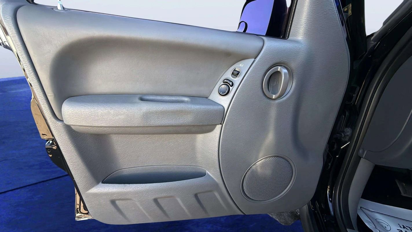 Used 2005 Jeep Liberty Sport image 13