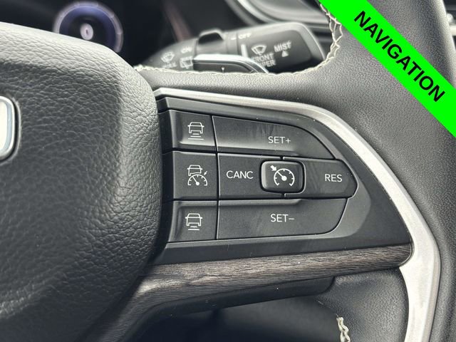 Used 2023 Jeep Grand Cherokee Limited w/ Black Appearance Package AWD/4WD image 14