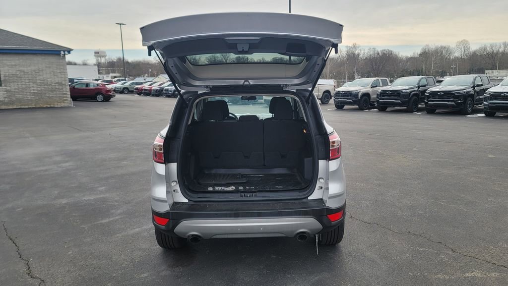 Used 2017 Ford Escape SE w/ Equipment Group 201A image 6