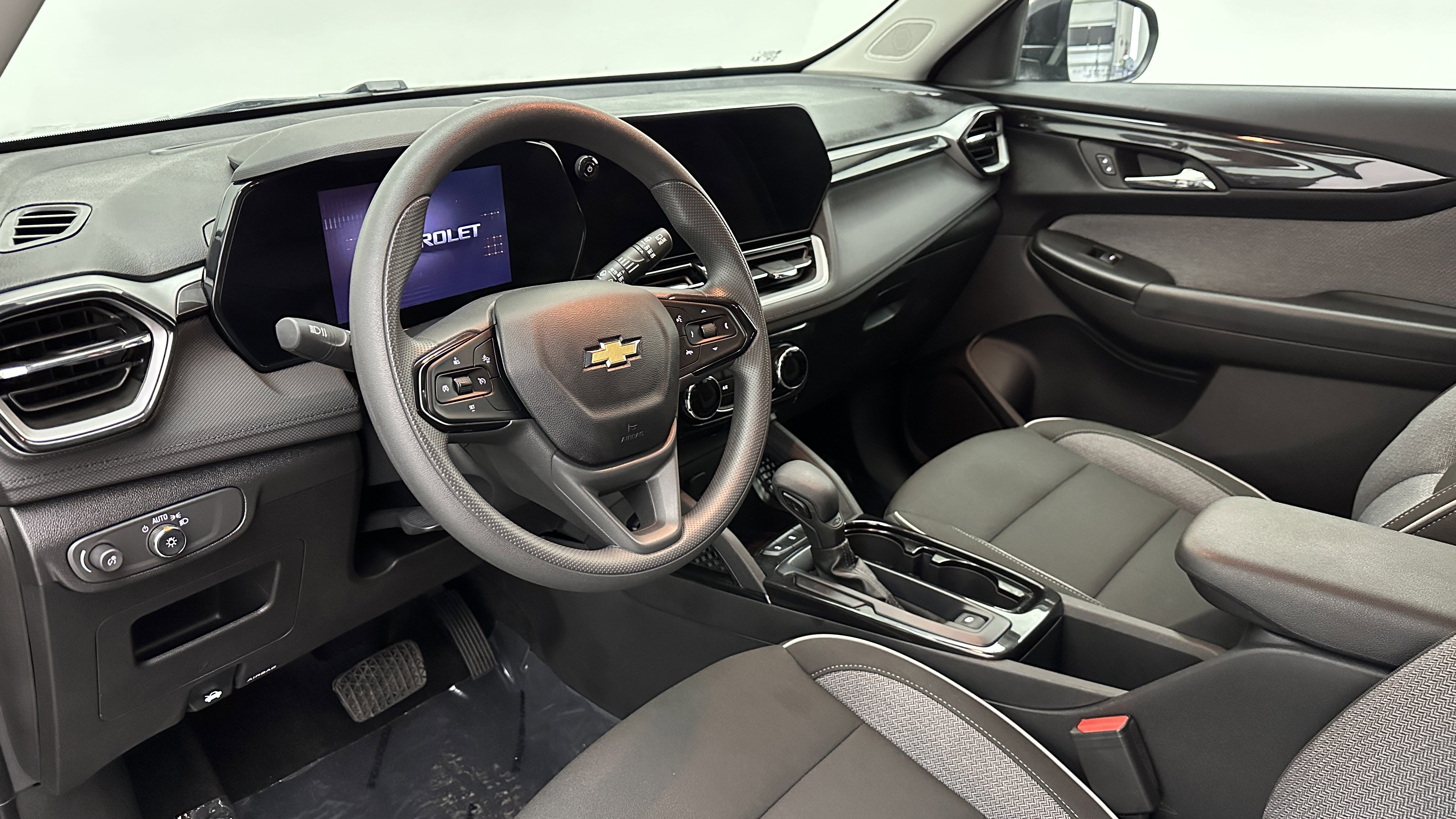 Used 2025 Chevrolet TrailBlazer LT image 8