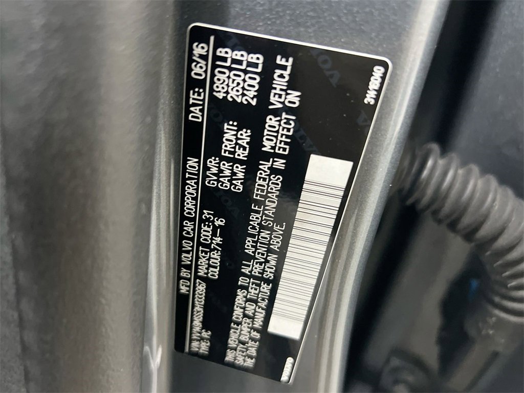 Used 2017 Volvo V60 T6 R-Design Platinum image 29