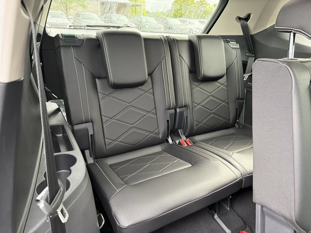 New 2026 Volkswagen Atlas SE FWD image 16