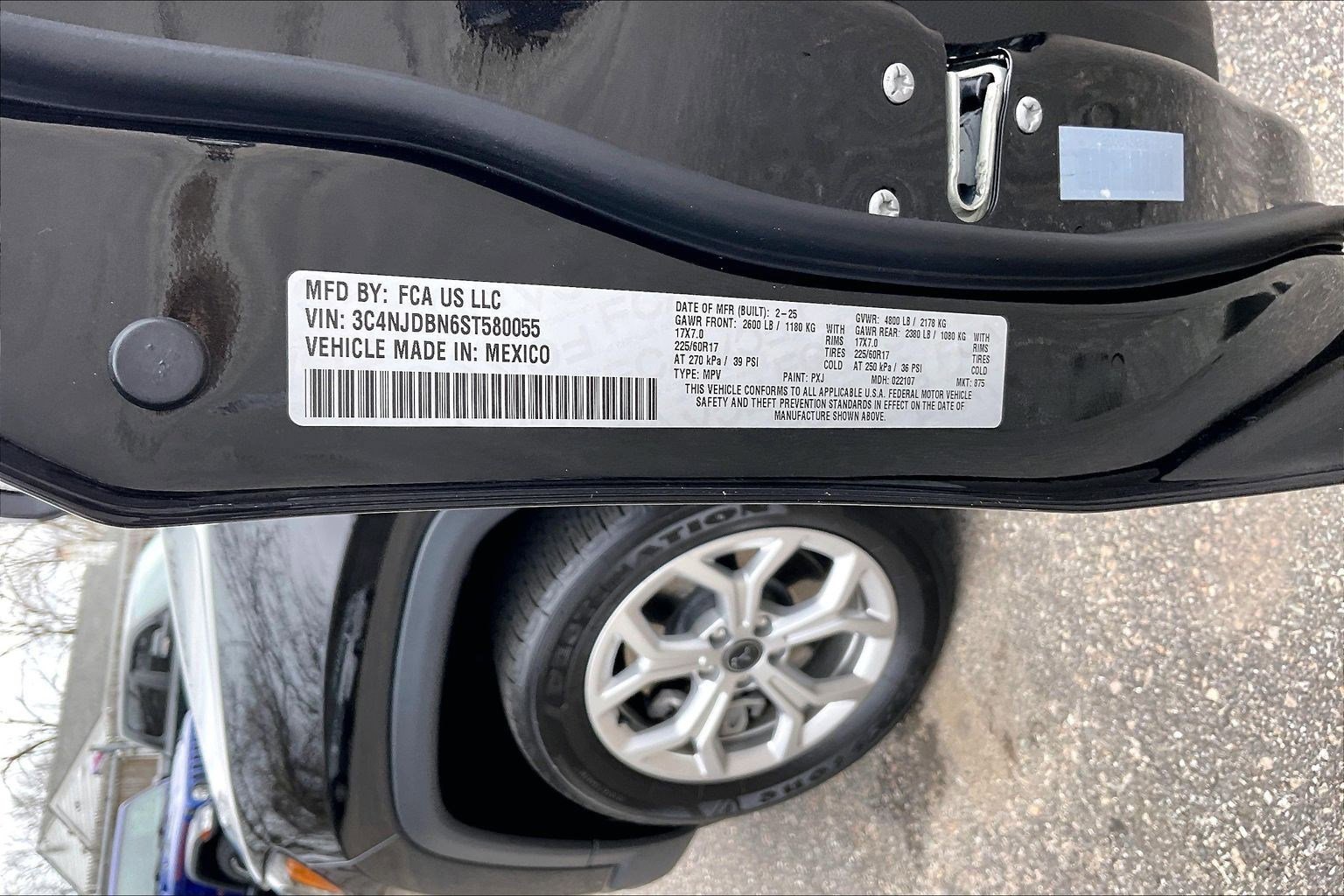 Certified 2025 Jeep Compass Latitude image 30