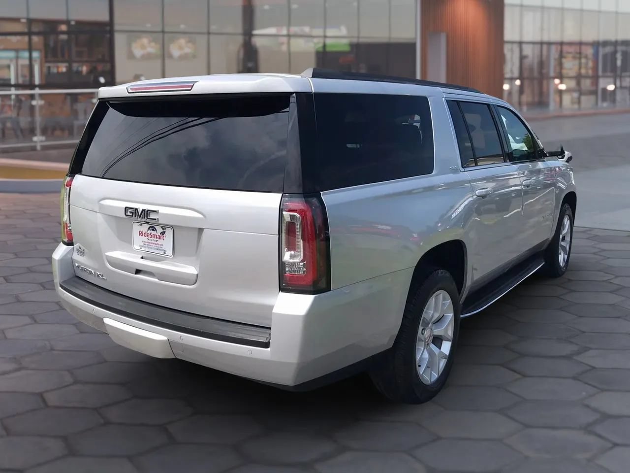 Used 2019 GMC Yukon XL SLE w/ SLE Value Package AWD/4WD image 11