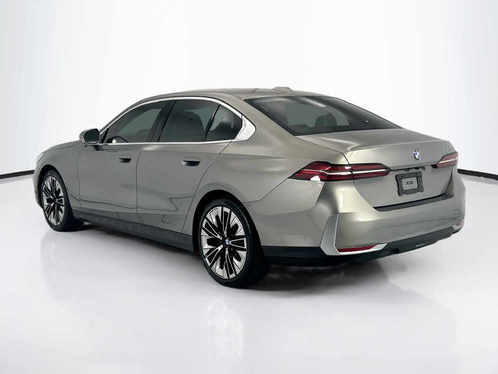 Used 2025 BMW 530i w/ Premium Package RWD image 3