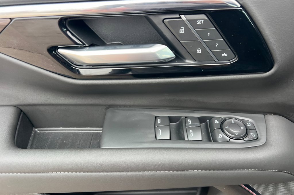 New 2026 Chevrolet Suburban Z71 image 8