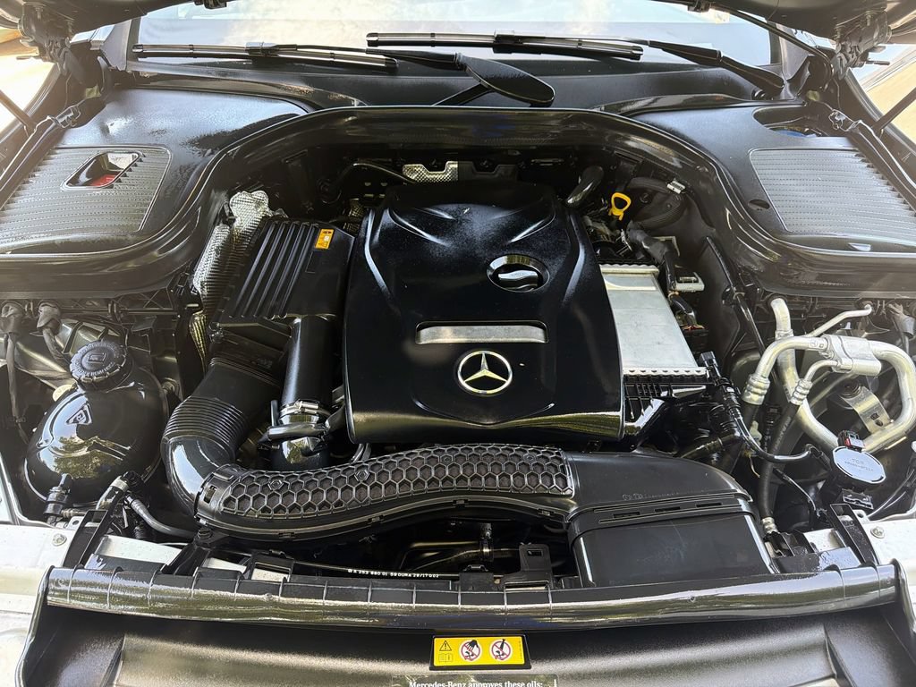 Used 2018 Mercedes-Benz GLC 300 4MATIC w/ Premium Package image 37