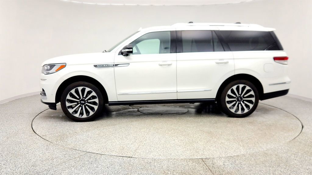 Used 2024 Lincoln Navigator Reserve AWD/4WD image 8