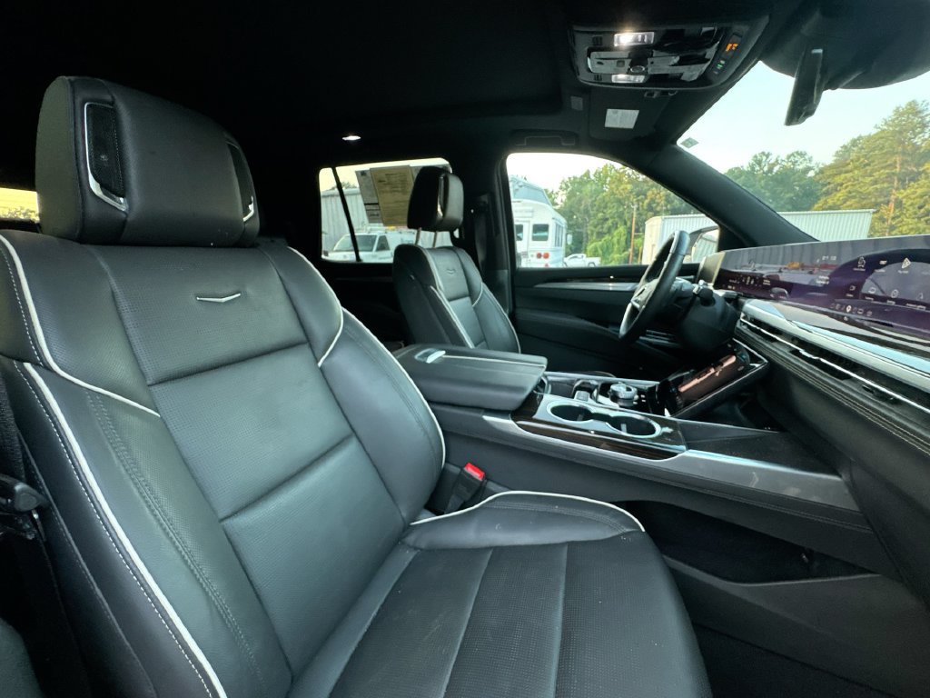 Used 2025 Cadillac Escalade Premium Luxury w/ Touring Package AWD/4WD image 32