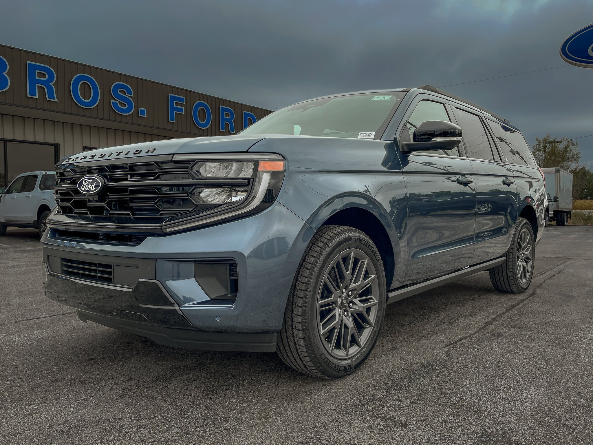 New 2027 Ford Expedition Max Platinum w/ Stealth Appearance Package AWD/4WD image 2