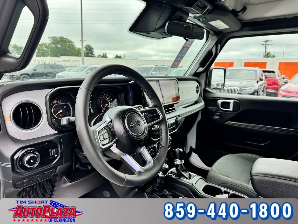 Used 2026 Jeep Wrangler Unlimited Sahara AWD/4WD image 3
