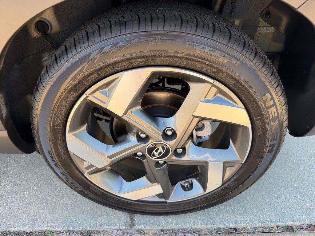 Used 2025 Hyundai Venue SEL FWD image 22