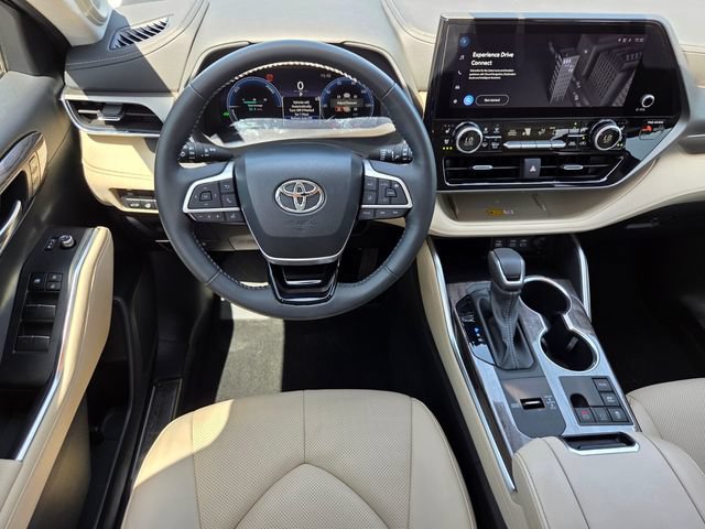 Used 2024 Toyota Highlander Limited AWD/4WD image 16