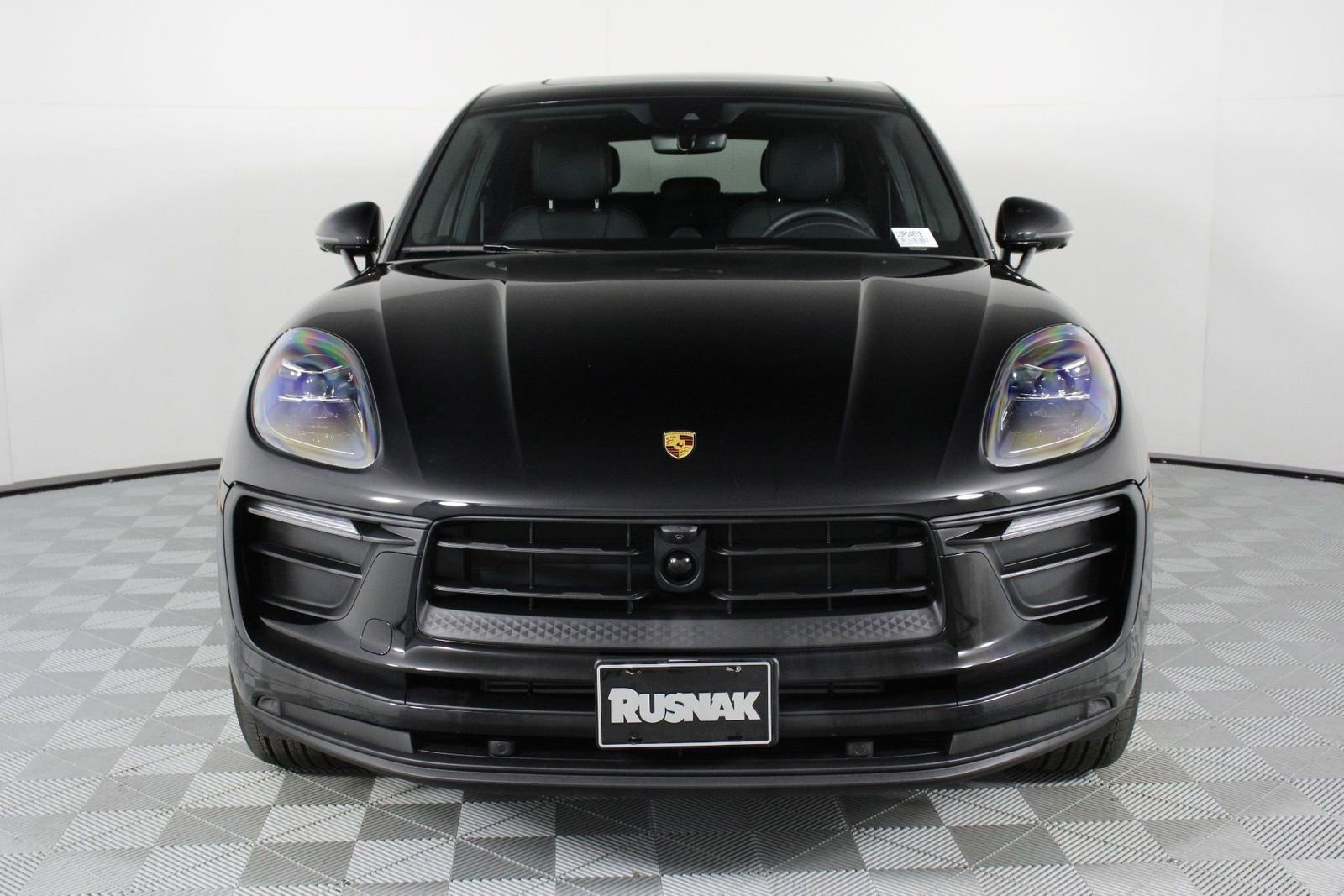Certified 2025 Porsche Macan image 10
