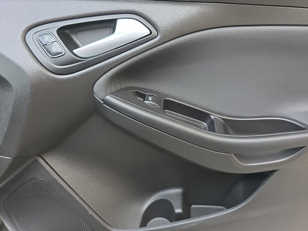 Used 2016 Ford Focus SE FWD image 21