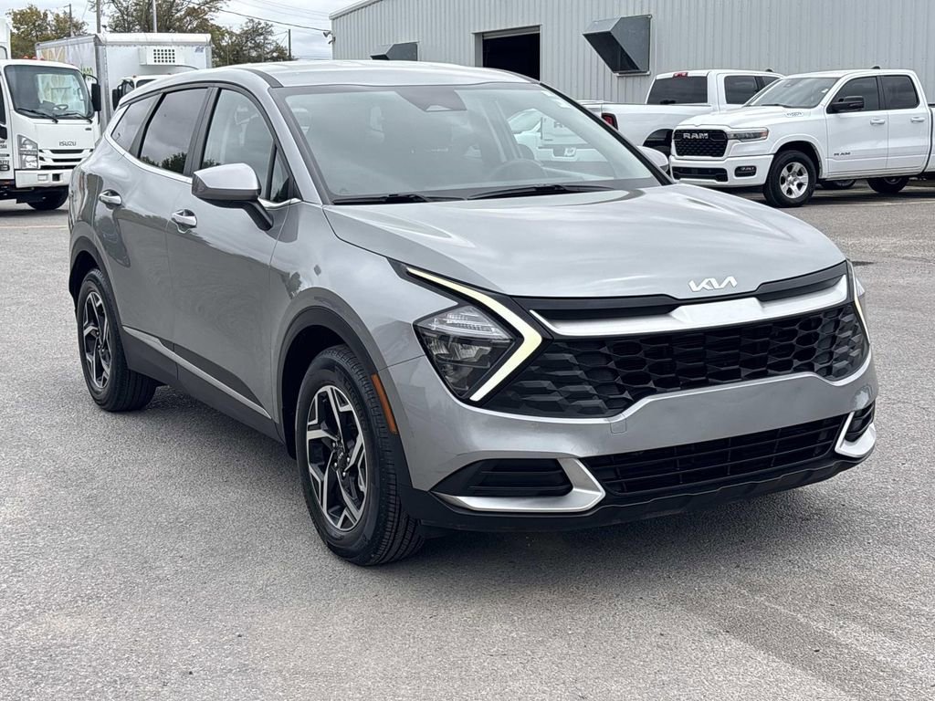 Used 2023 Kia Sportage LX image 7