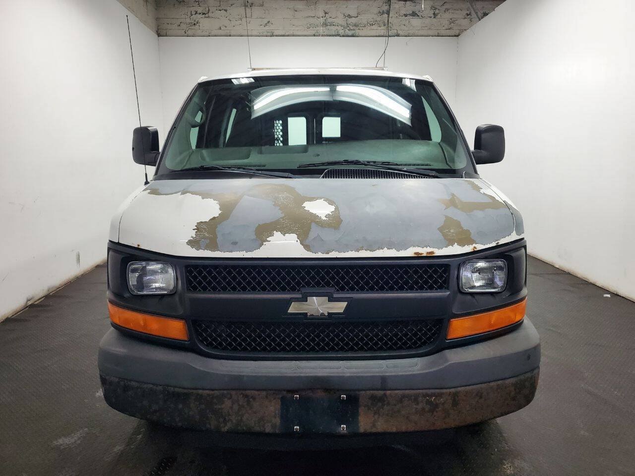 Used 2009 Chevrolet Express 2500 RWD image 2