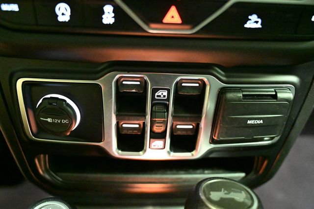 Used 2021 Jeep Wrangler Unlimited Sahara image 32