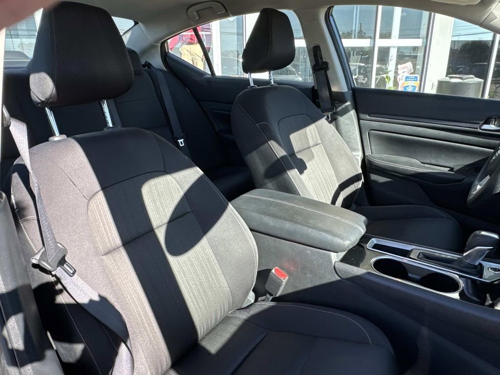 Used 2024 Nissan Altima 2.5 SV image 11