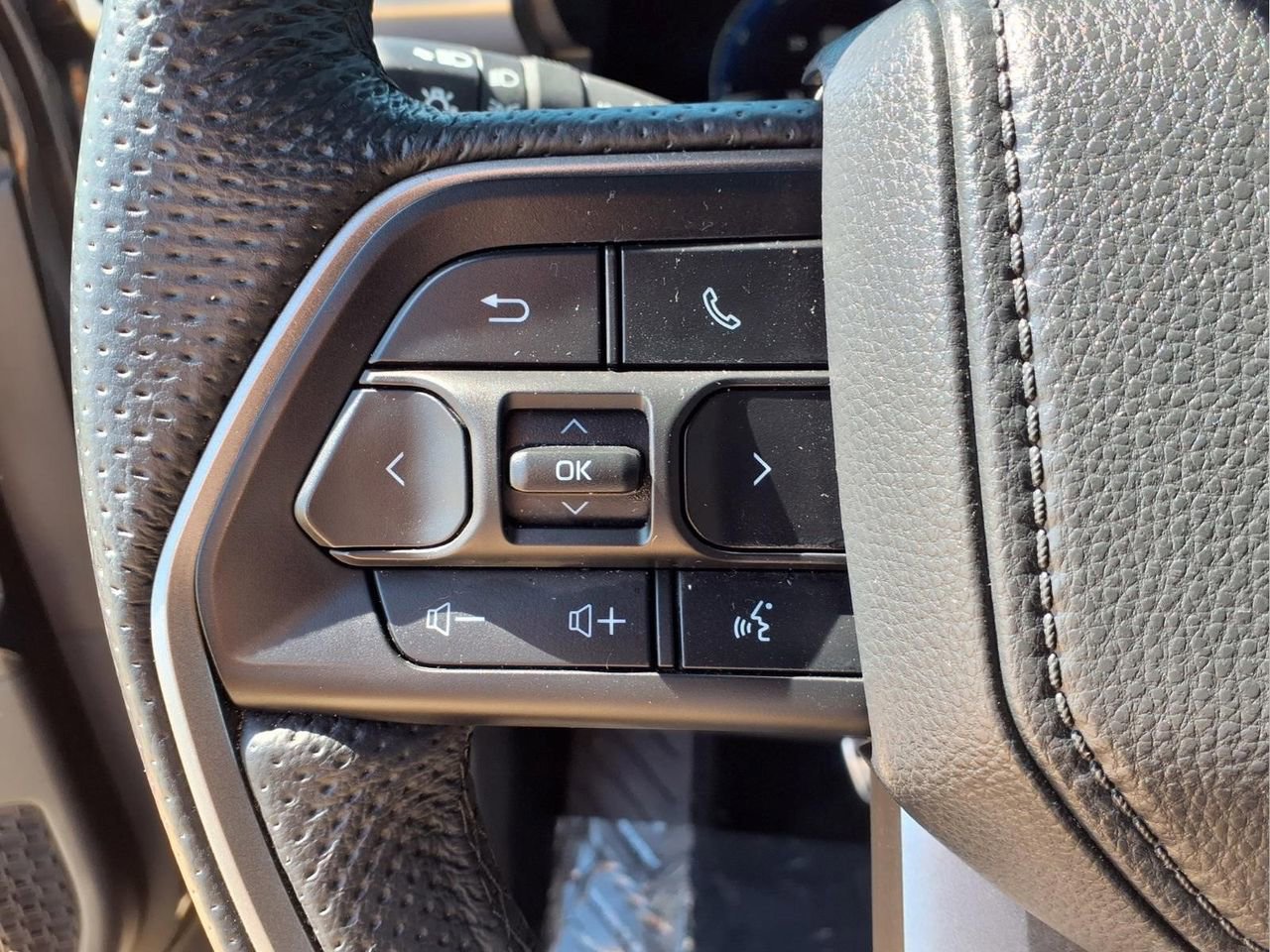 Used 2024 Toyota Tacoma TRD Sport AWD/4WD image 25