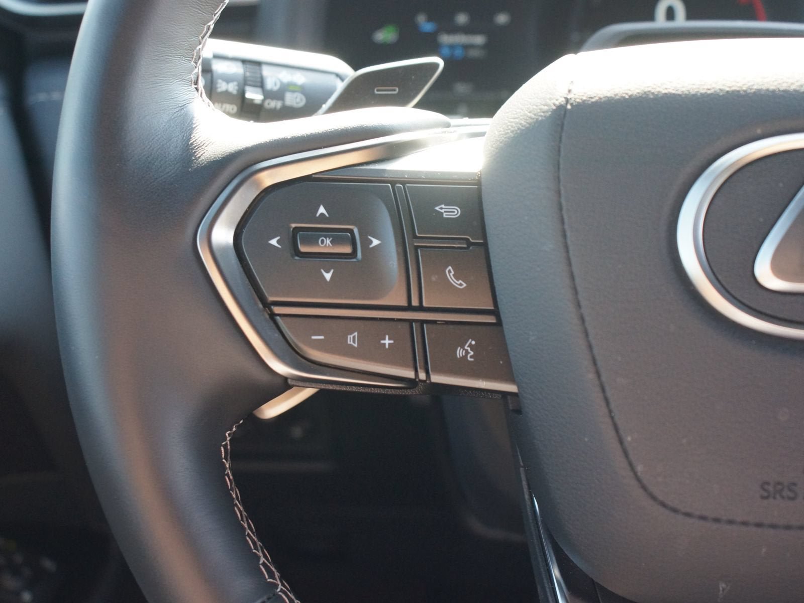 Used 2025 Lexus LX 700h Overtrail AWD/4WD image 11