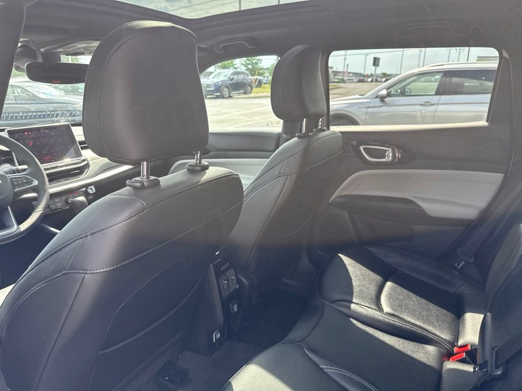 Used 2025 Jeep Compass Limited w/ Sun & Sound Group AWD/4WD image 21