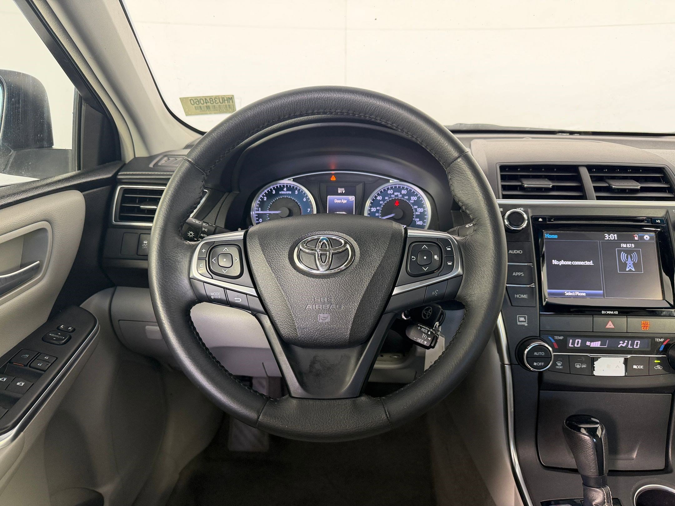 Used 2017 Toyota Camry XLE FWD image 29