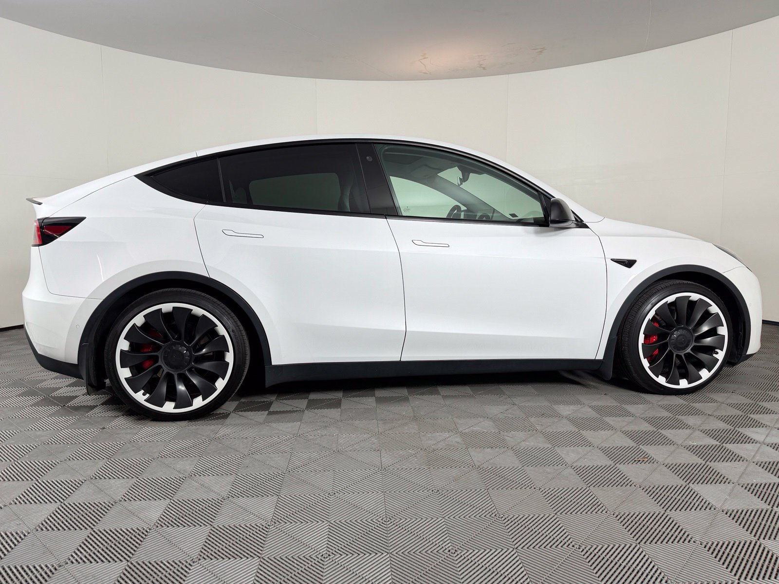 Used 2022 Tesla Model Y Performance AWD/4WD image 10