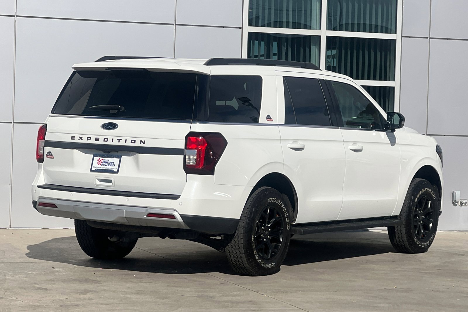 Used 2024 Ford Expedition Timberline image 4