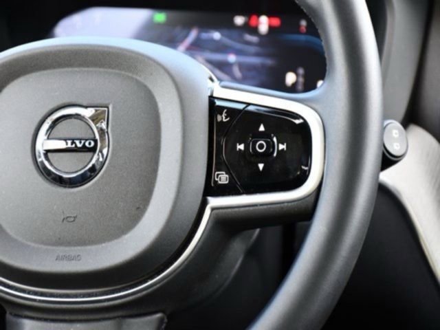 Certified 2025 Volvo XC60 B5 Plus image 21