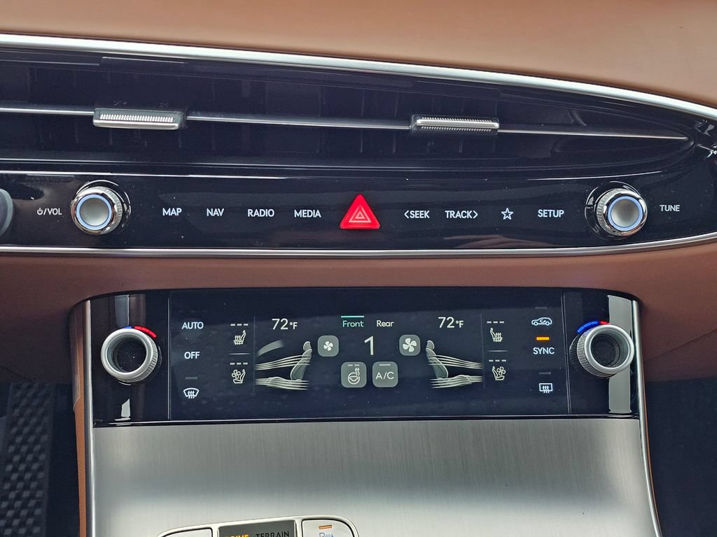 Certified 2026 Genesis GV70 2.5T Advanced AWD/4WD image 16