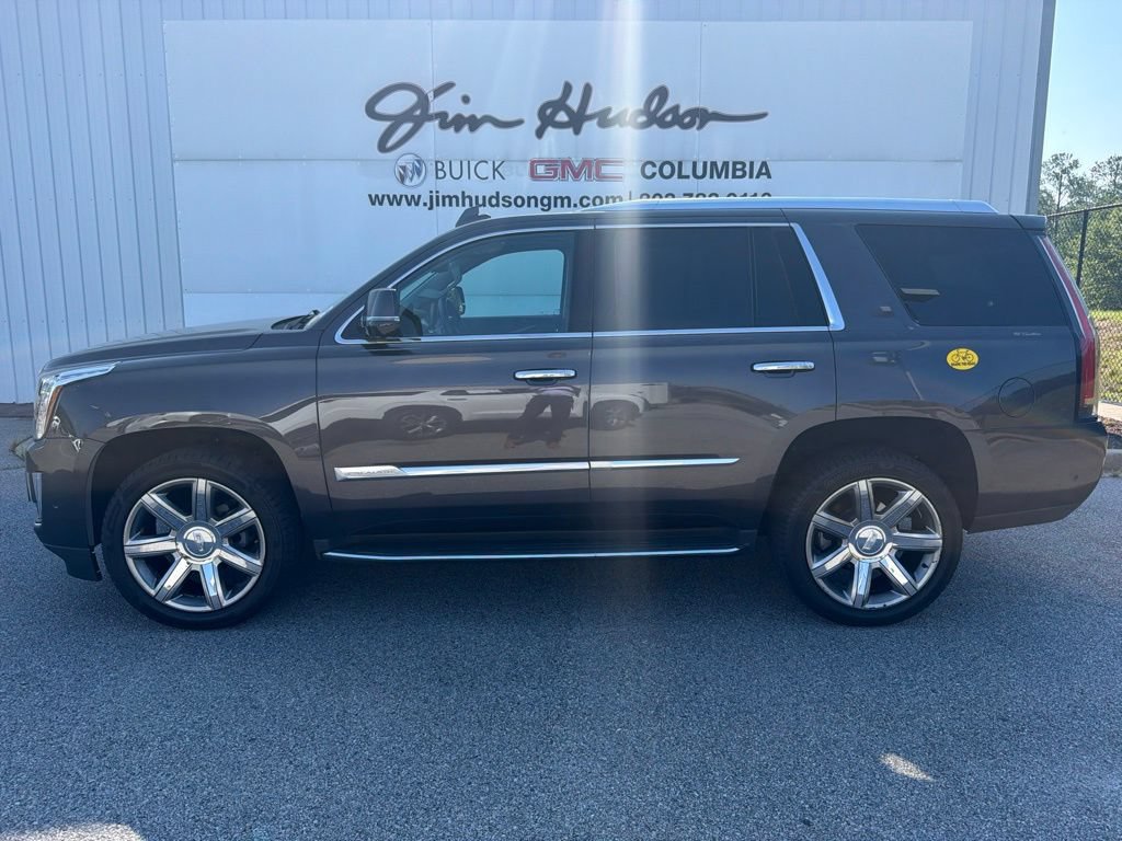 Used 2017 Cadillac Escalade Luxury RWD image 2