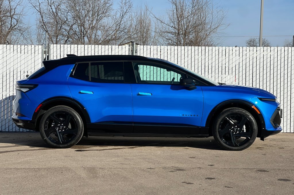 New 2026 Chevrolet Equinox EV RS image 3