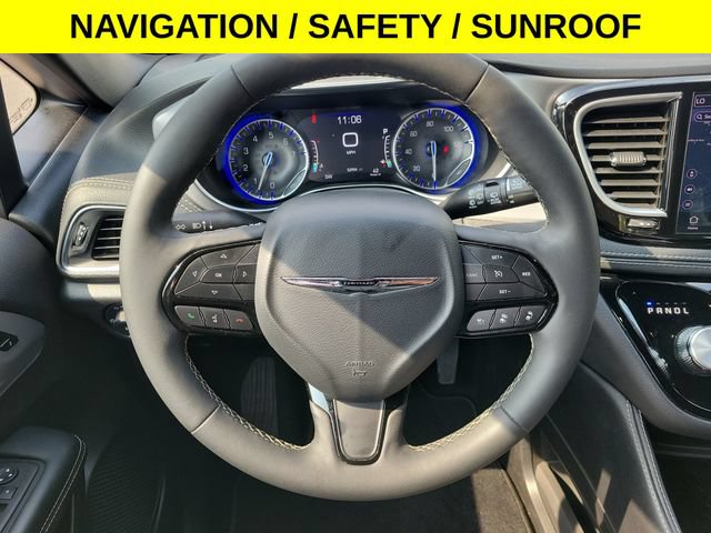 Used 2025 Chrysler Pacifica Limited FWD image 27