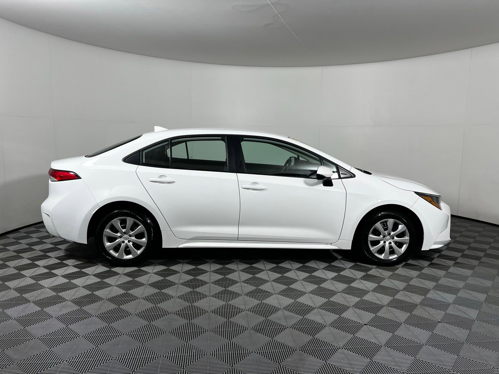 Certified 2025 Toyota Corolla LE image 4