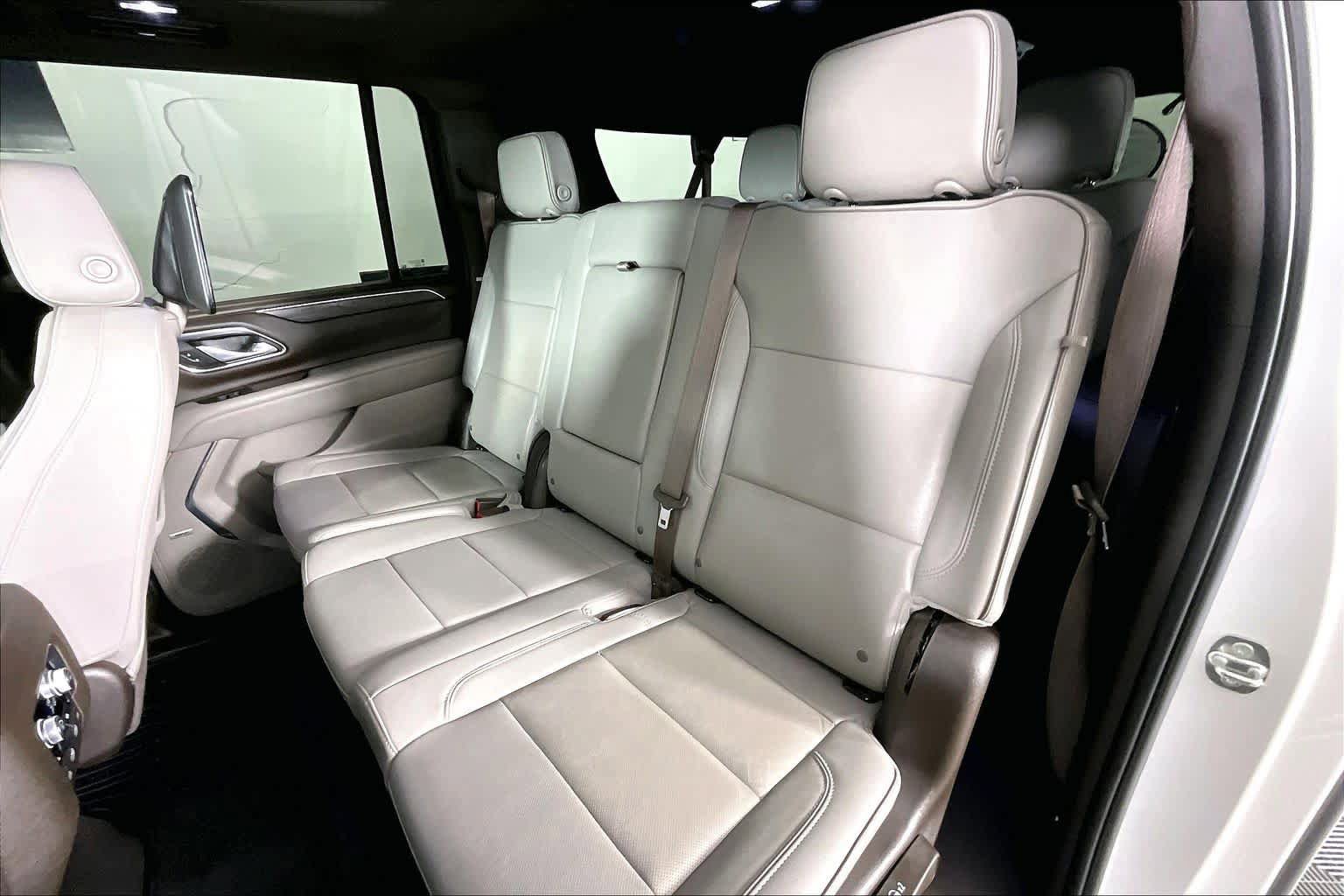 Certified 2023 GMC Yukon XL SLT w/ SLT Premium Package AWD/4WD image 19