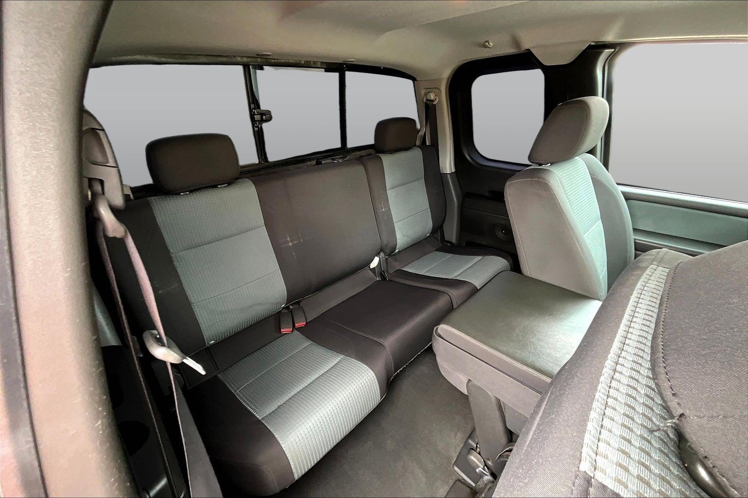 Used 2005 Nissan Titan SE RWD image 23
