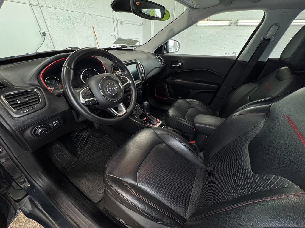 Used 2018 Jeep Compass Trailhawk w/ Leather Interior Group AWD/4WD image 13