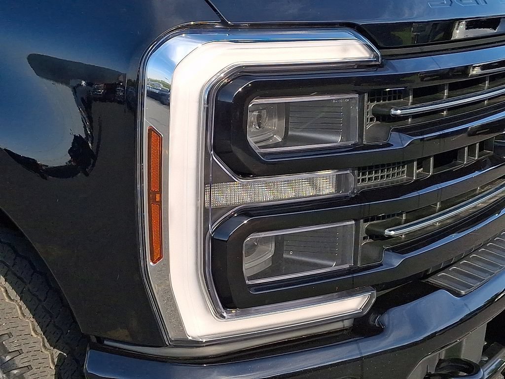Used 2025 Ford F250 Platinum w/ FX4 Off-Road Package AWD/4WD image 9