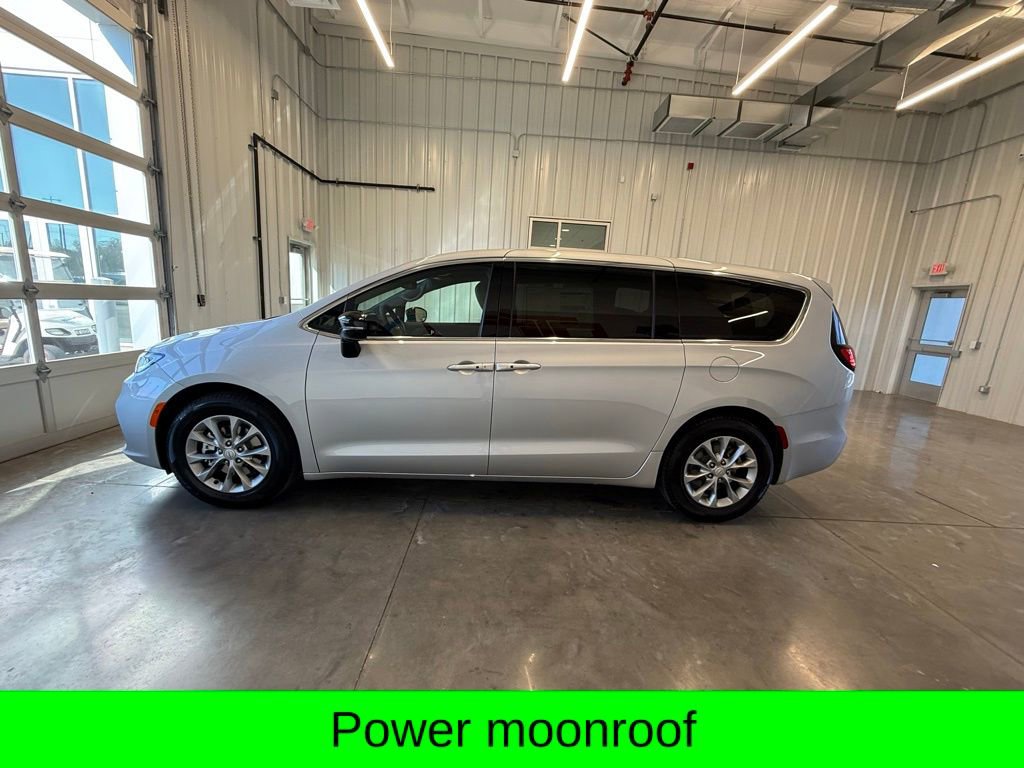 New 2026 Chrysler Pacifica Limited image 7