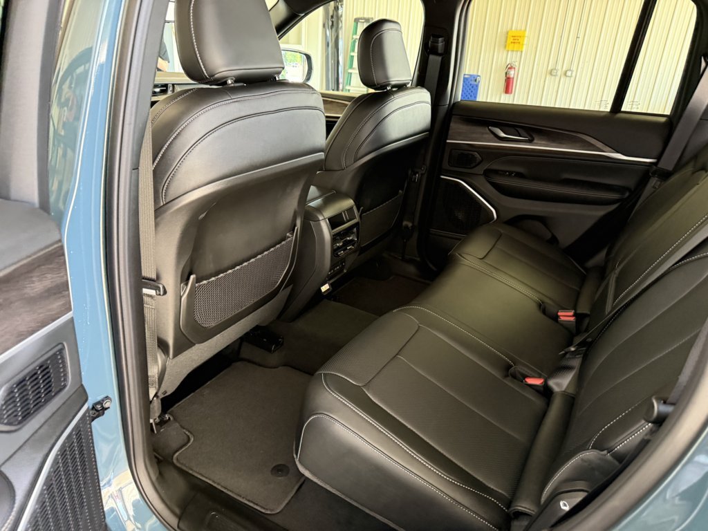 New 2027 Jeep Grand Cherokee Limited AWD/4WD image 12