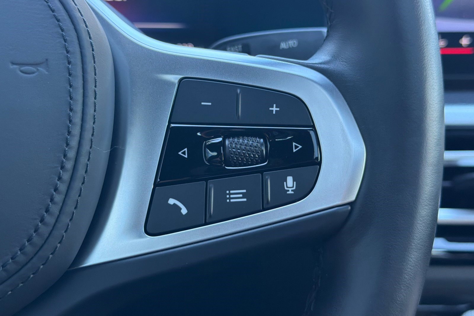 Used 2024 BMW i4 eDrive40 w/ M Sport Package image 31