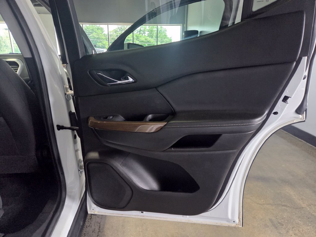 Used 2023 GMC Acadia SLE w/ Driver Convenience Package FWD image 18