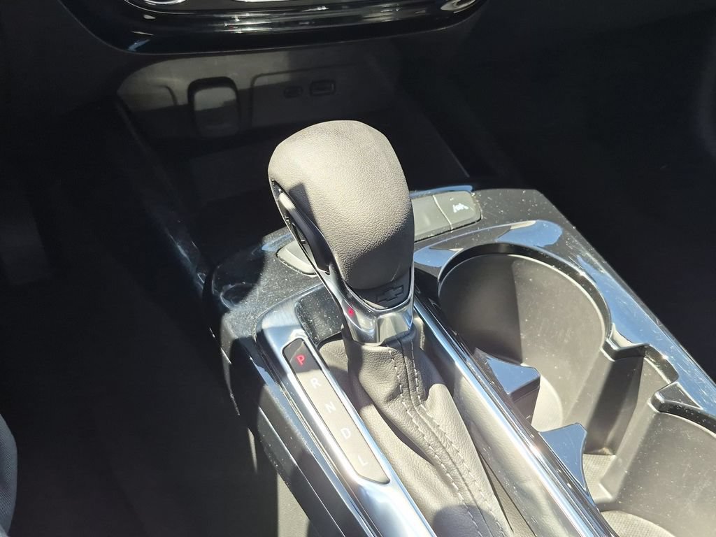 Used 2025 Chevrolet Trax LT w/ LT Convenience Package FWD image 20