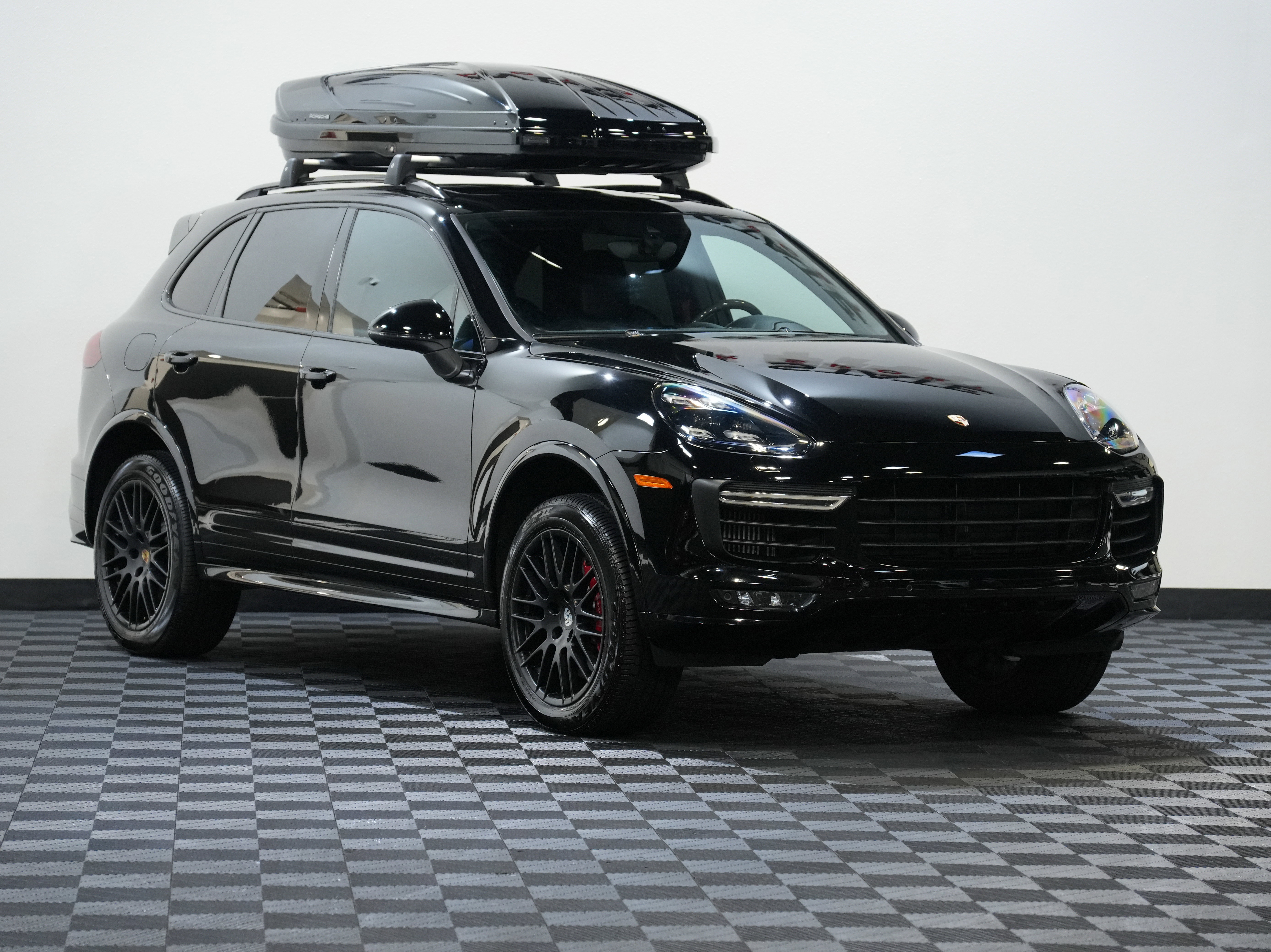 Used 2016 Porsche Cayenne GTS image 5