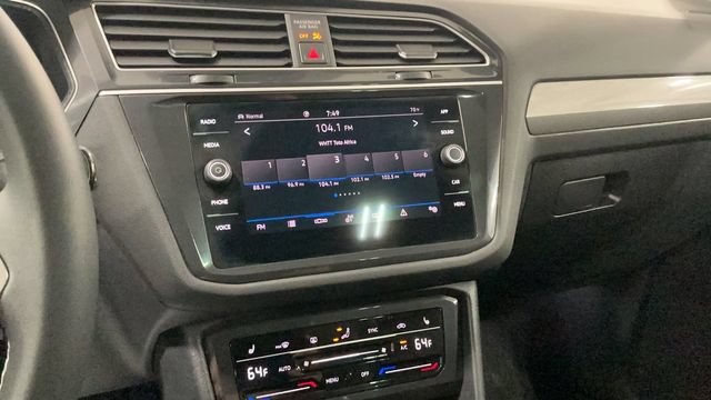 Used 2024 Volkswagen Tiguan SE w/ Panoramic Sunroof Package AWD/4WD image 11