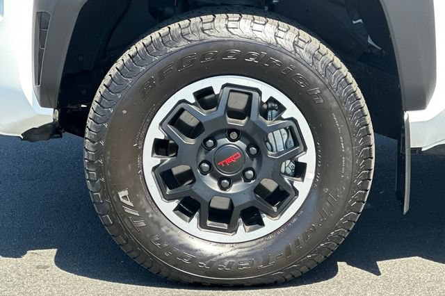 Certified 2025 Toyota Tacoma TRD Off-Road AWD/4WD image 30